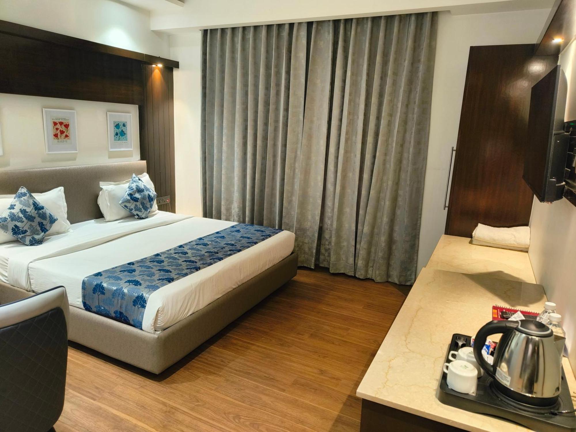 Hotel The Pearl, City Center - Traveler'S Choice Award Winner For 2025 ニューデリー エクステリア 写真