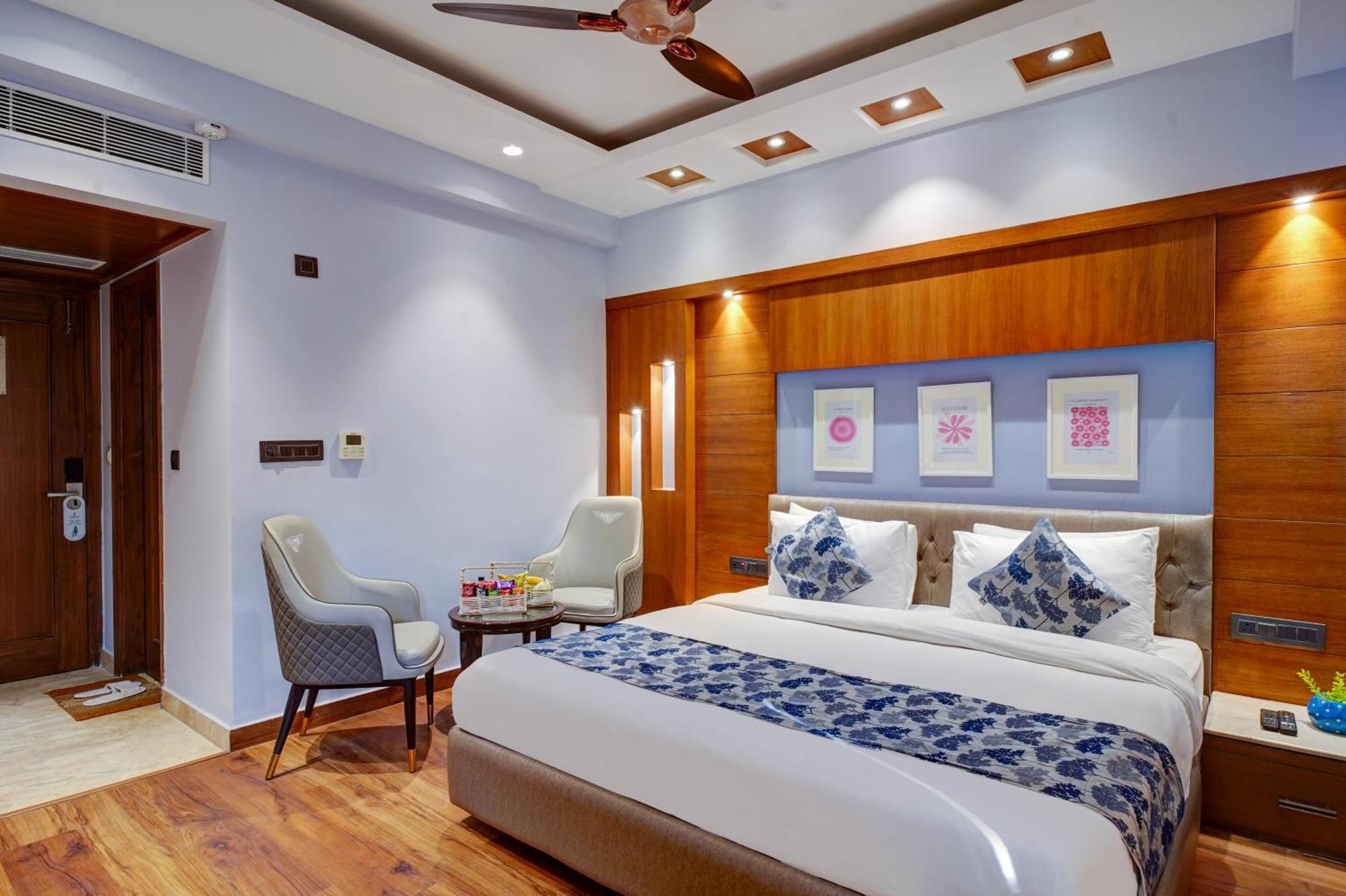 Hotel The Pearl, City Center - Traveler'S Choice Award Winner For 2025 ニューデリー エクステリア 写真