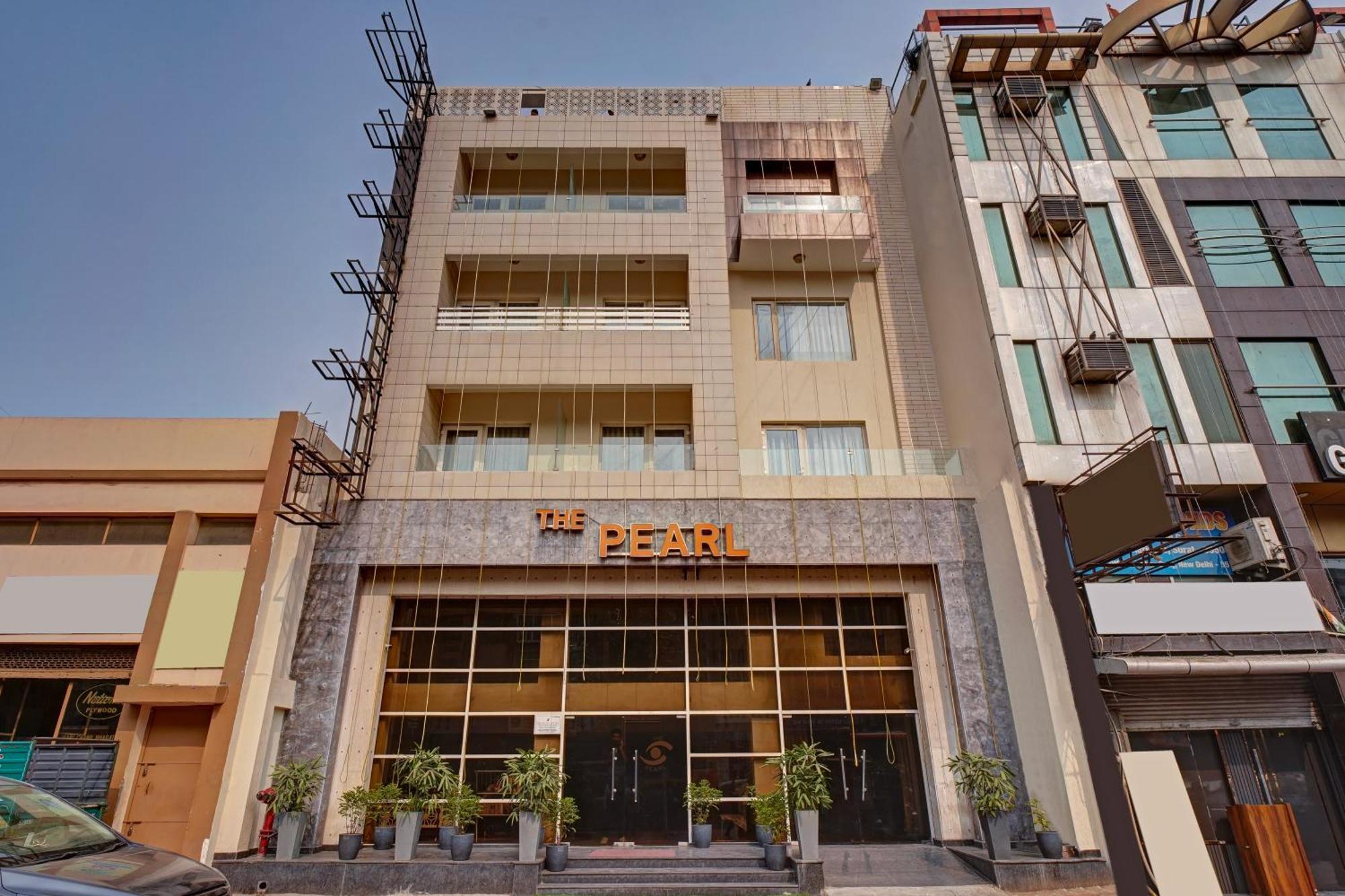 Hotel The Pearl, City Center - Traveler'S Choice Award Winner For 2025 ニューデリー エクステリア 写真
