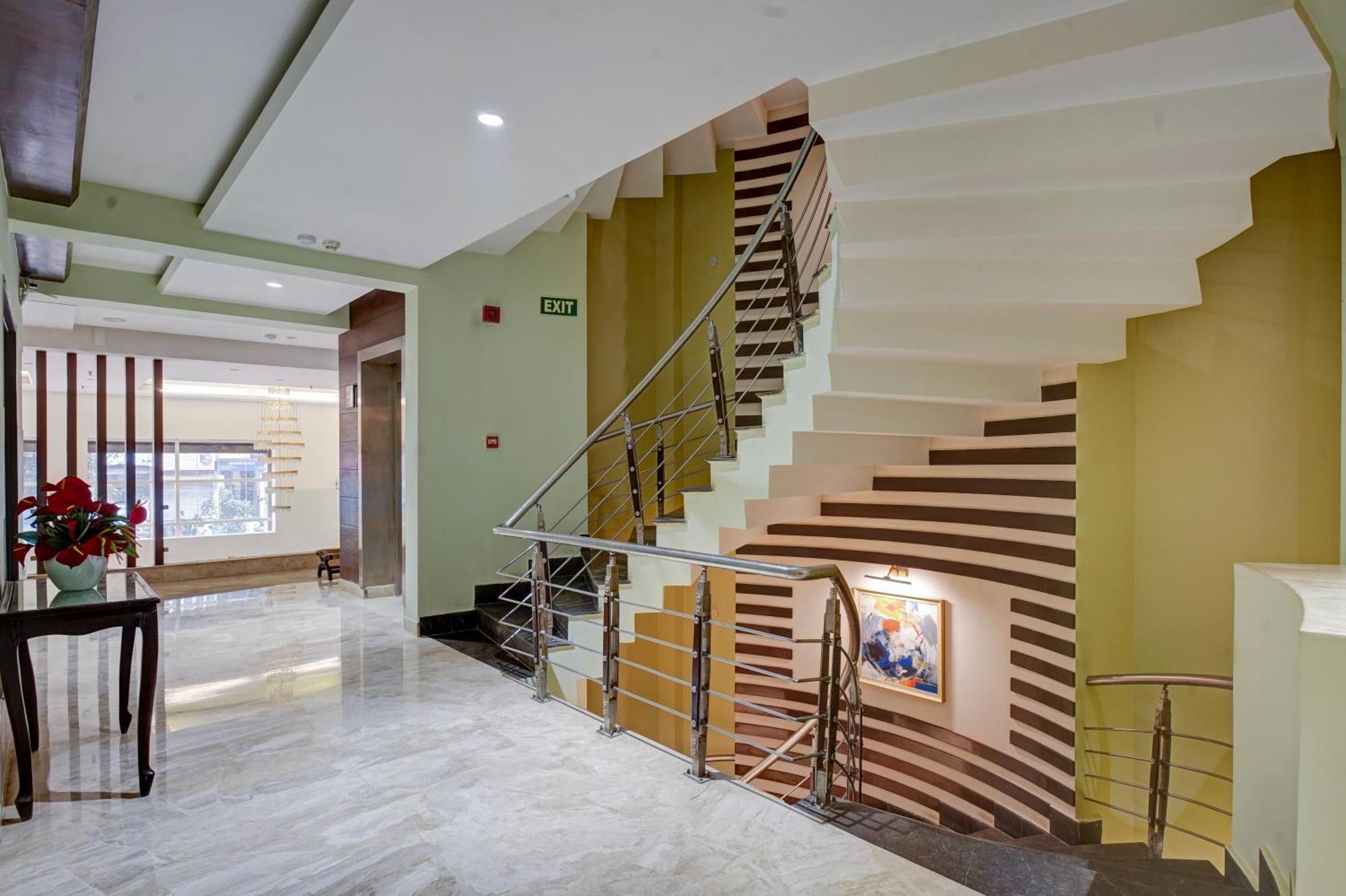 Hotel The Pearl, City Center - Traveler'S Choice Award Winner For 2025 ニューデリー エクステリア 写真