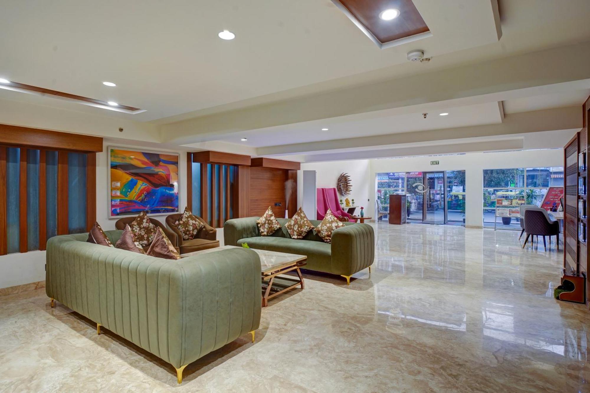 Hotel The Pearl, City Center - Traveler'S Choice Award Winner For 2025 ニューデリー エクステリア 写真