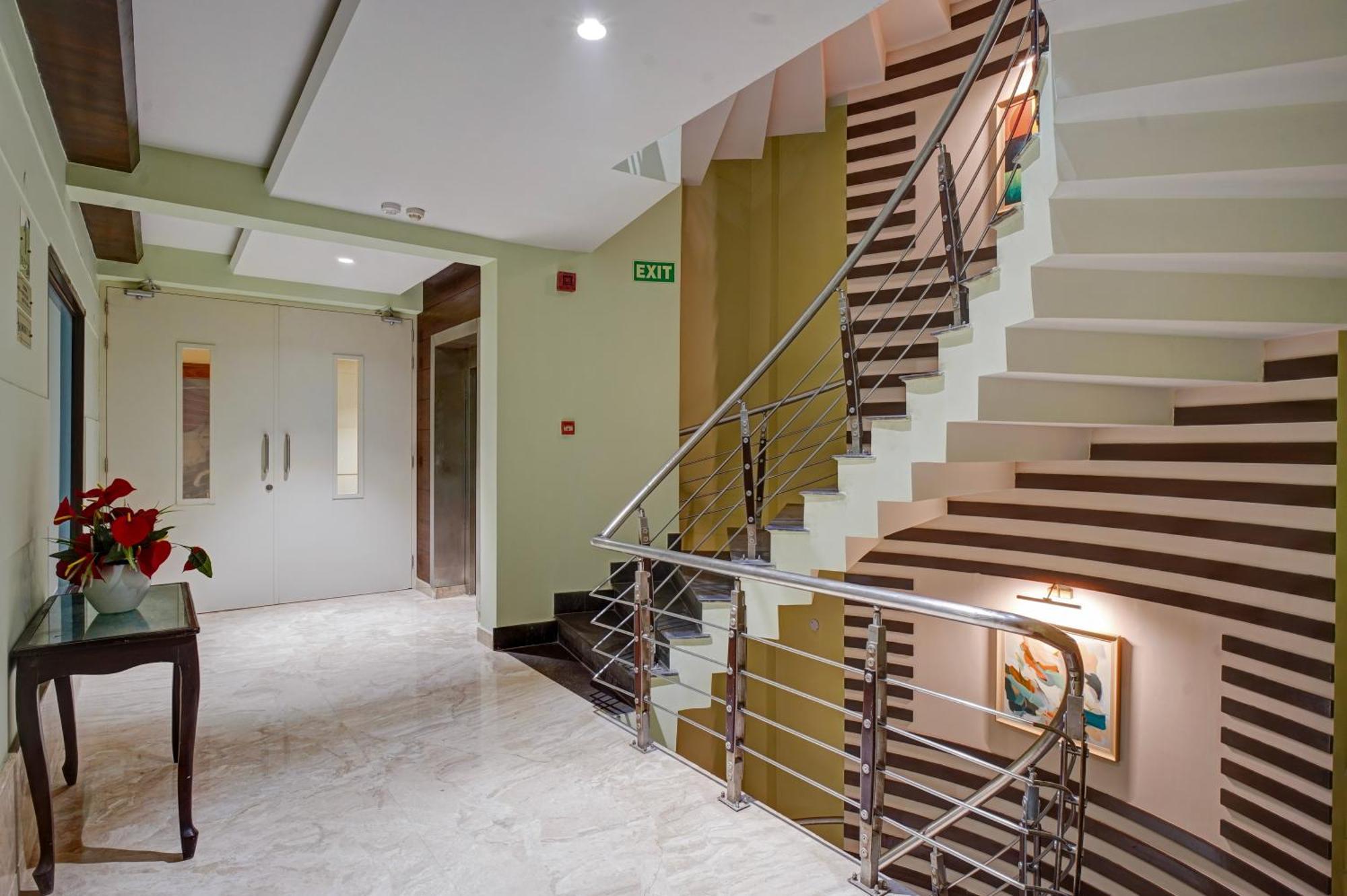 Hotel The Pearl, City Center - Traveler'S Choice Award Winner For 2025 ニューデリー エクステリア 写真