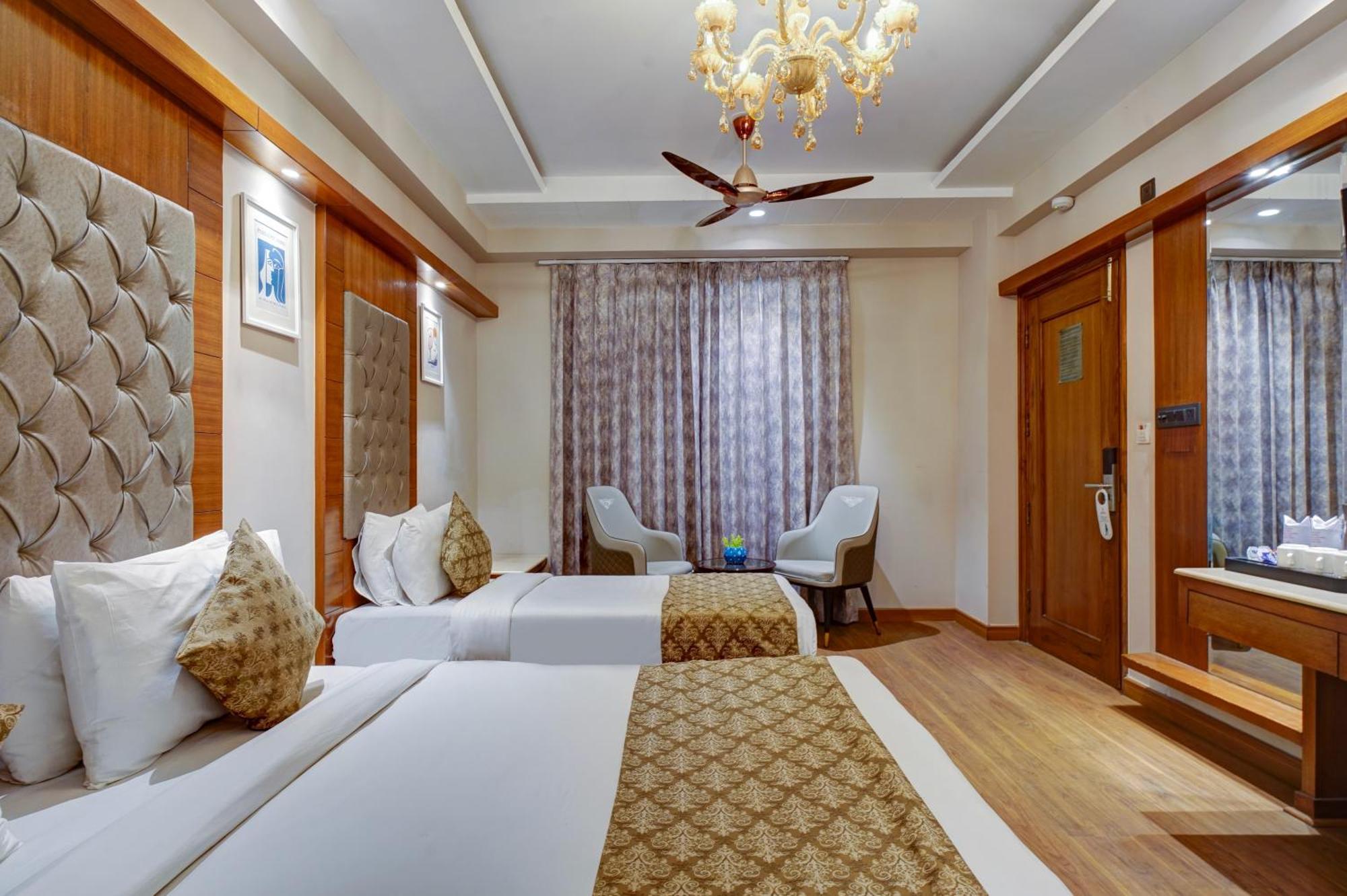 Hotel The Pearl, City Center - Traveler'S Choice Award Winner For 2025 ニューデリー エクステリア 写真