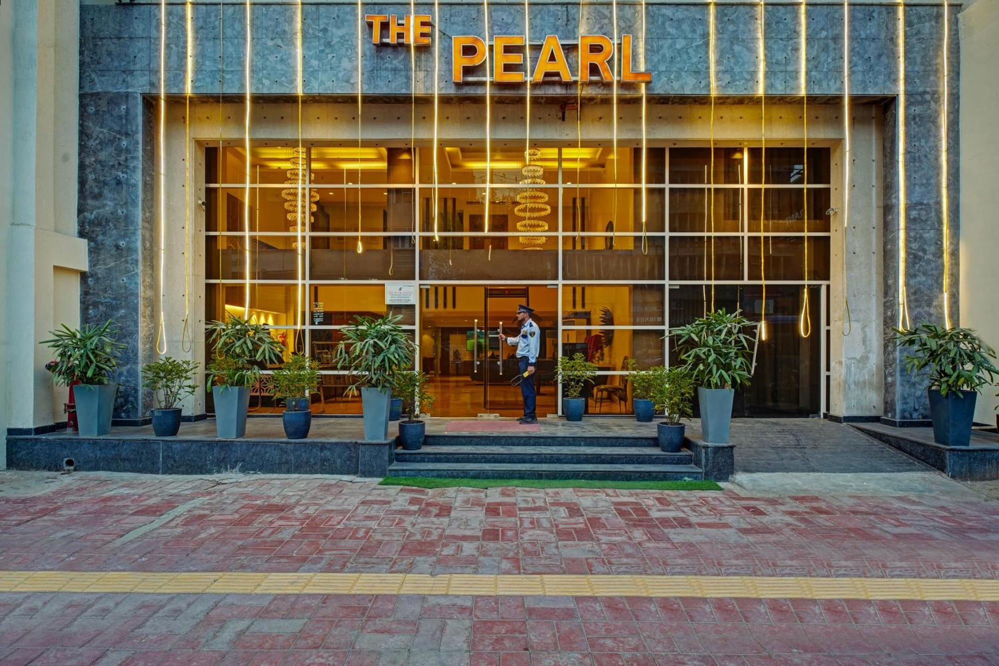 Hotel The Pearl - Newly Renovated In 2024 ニューデリー エクステリア 写真