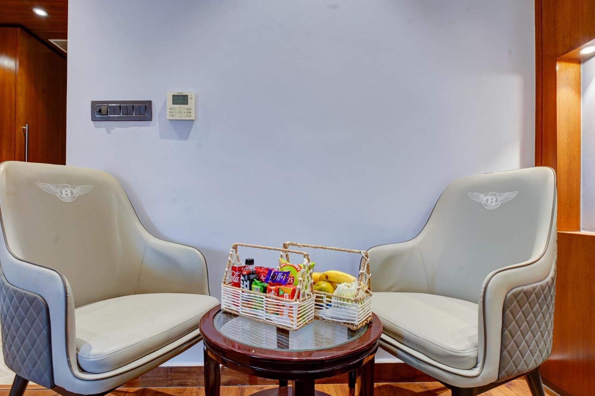 Hotel The Pearl, City Center - Traveler'S Choice Award Winner For 2025 ニューデリー エクステリア 写真