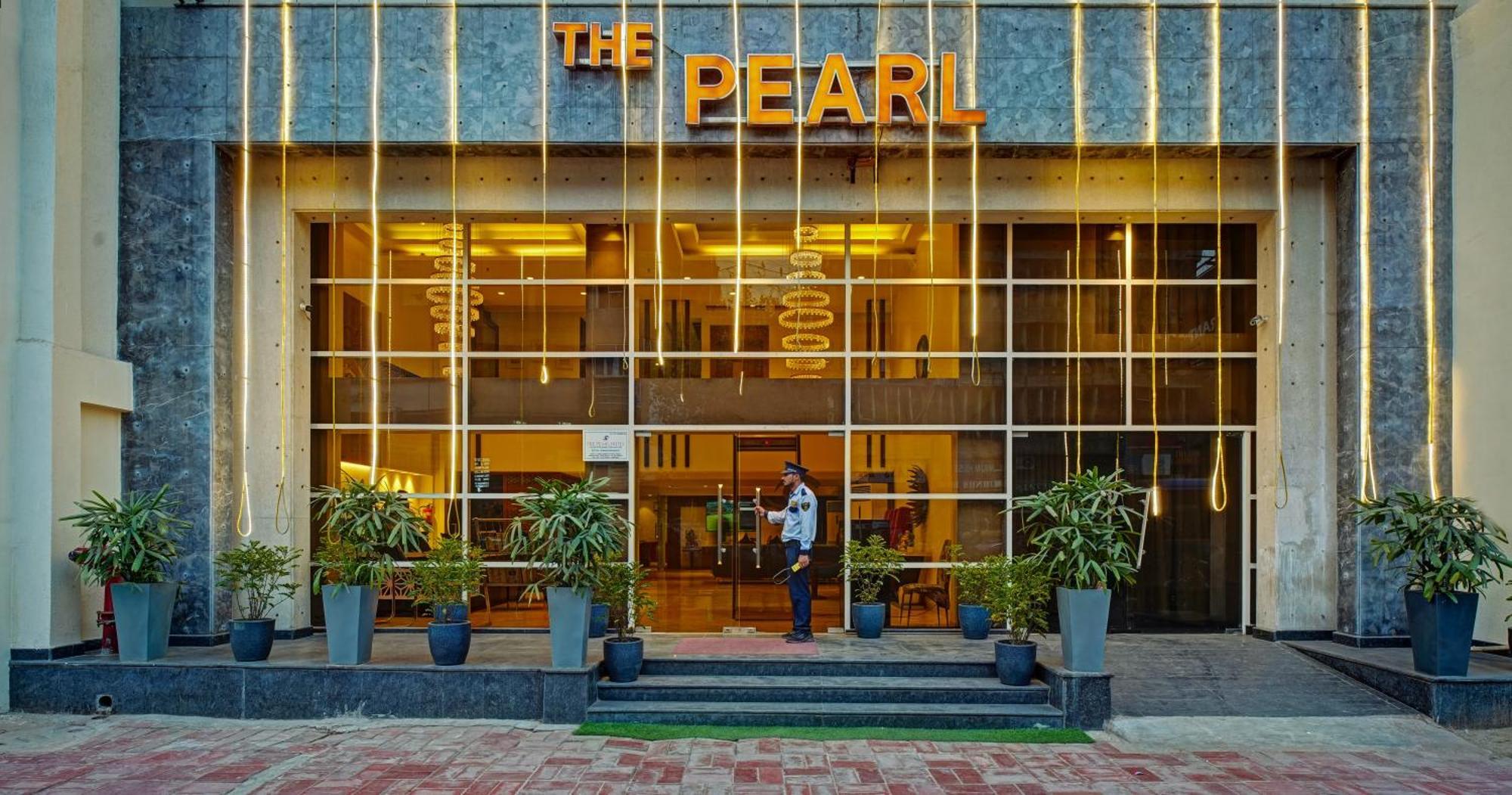 Hotel The Pearl - Newly Renovated In 2024 ニューデリー エクステリア 写真